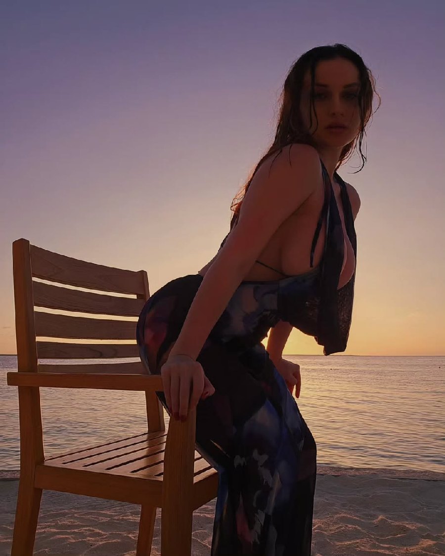 Sexy girl Miranda Faith nude in Lahore