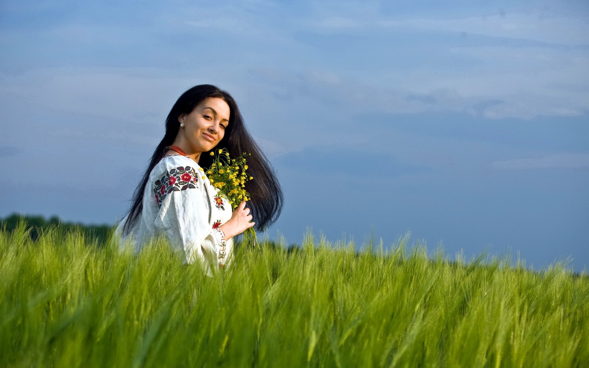 Girls in Slavic costumes in Lahore
