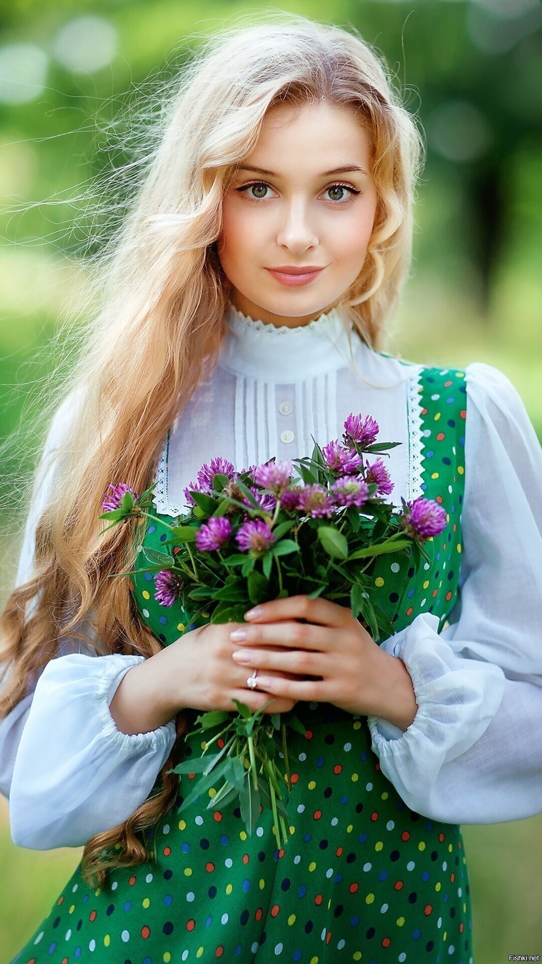 Girls in Slavic costumes in Lahore