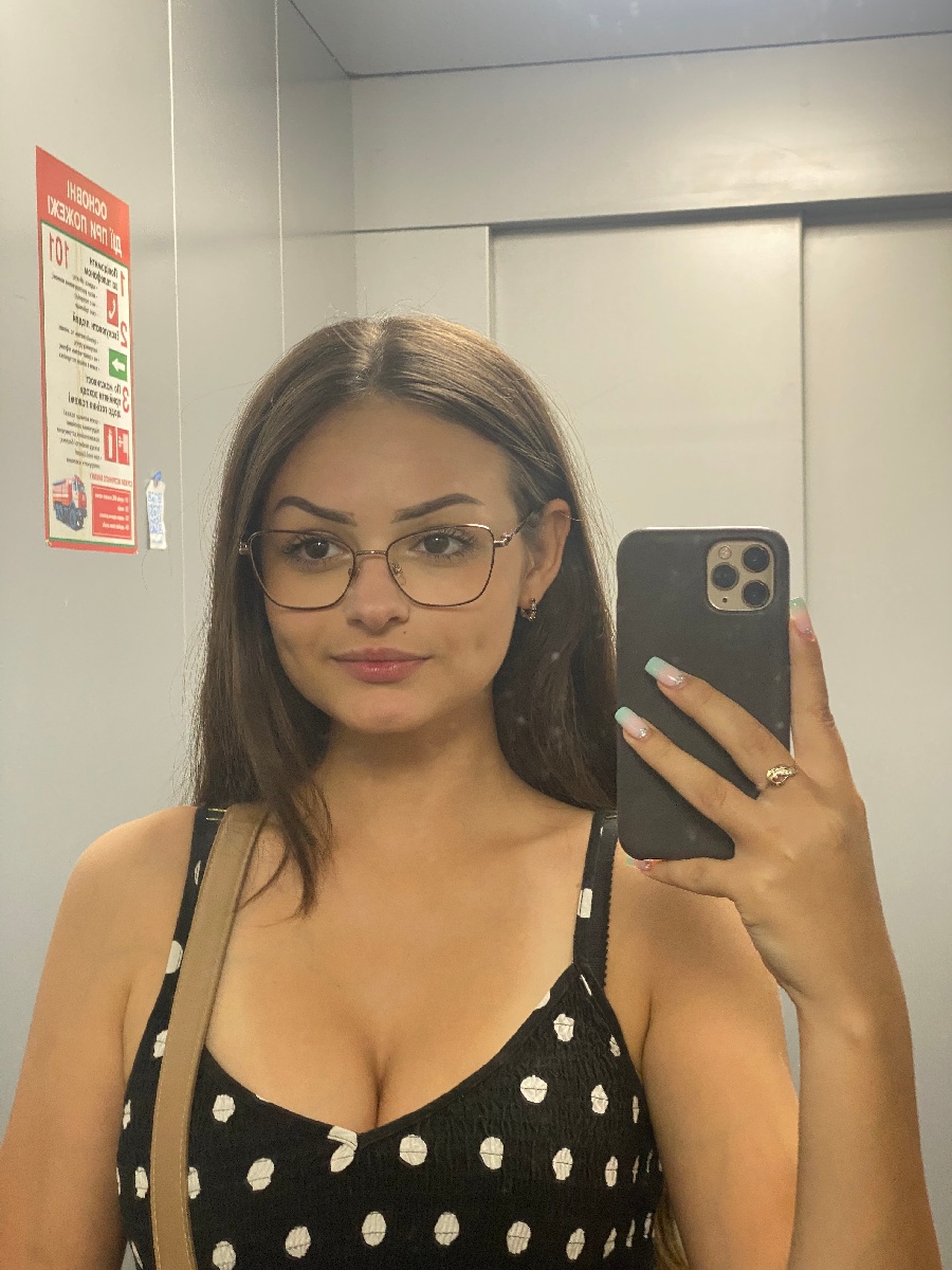 Sexy model Stacy in Lahore